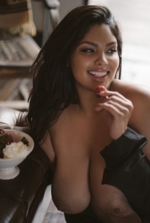Big tit latina nude
